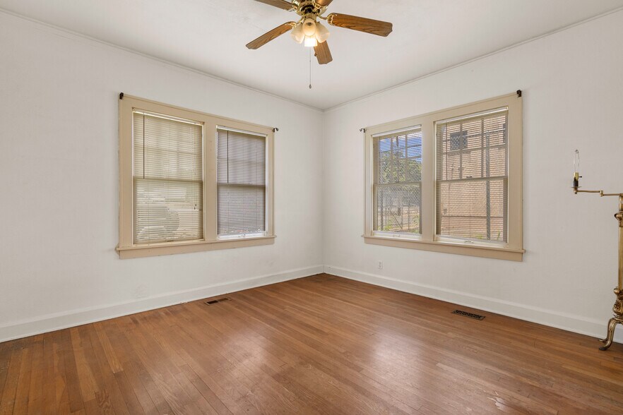 More Photos Of 107 Barry St, Hot Springs Medical For Sale