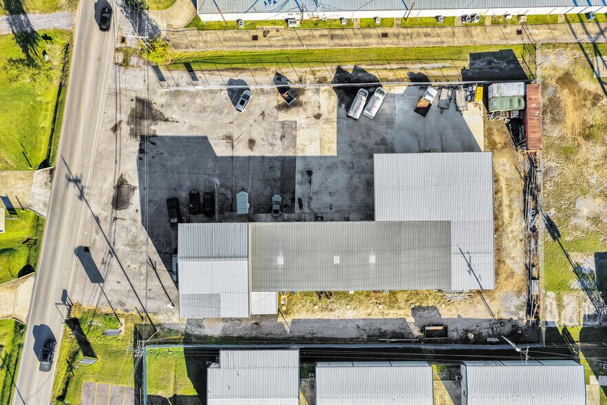 More Photos Of 55 W Chance Rd, Lumberton Warehouse For Lease