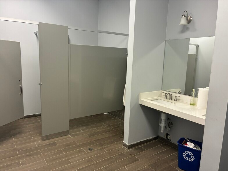 More Photos Of 28455 Plymouth Rd, Livonia Bowling Alley For Lease