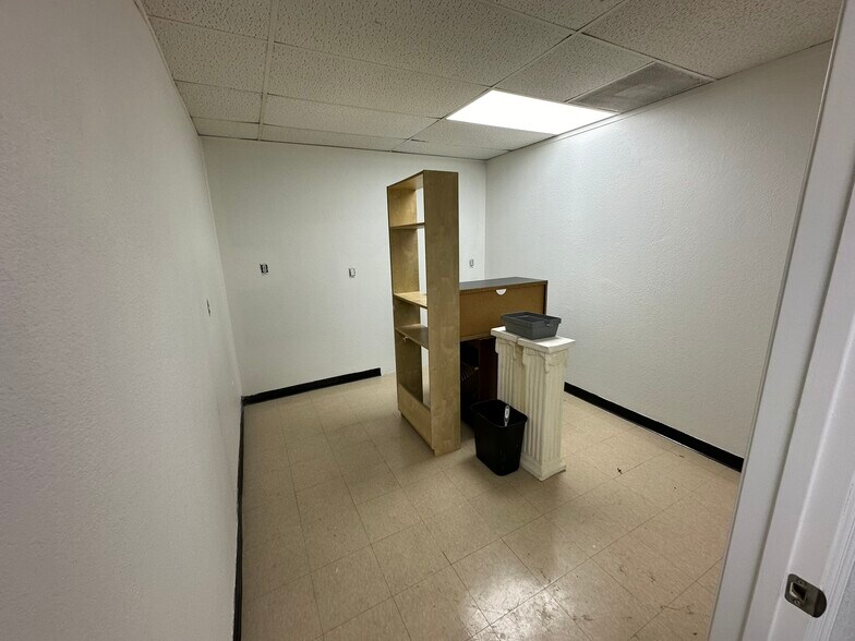 More Photos Of 5609 E Adamo Dr, Tampa Warehouse For Lease