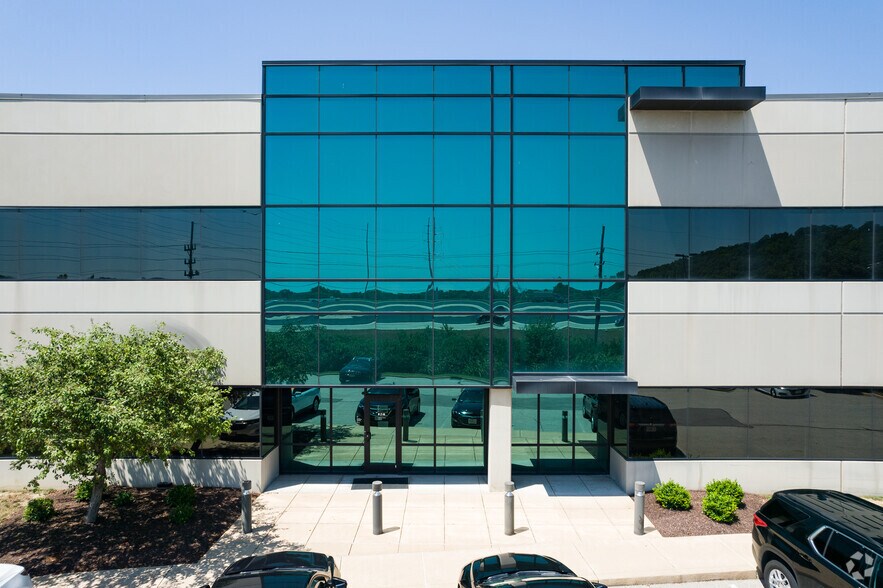 More Photos Of 50-92 Soccer Park Rd, Fenton Warehouse For Lease