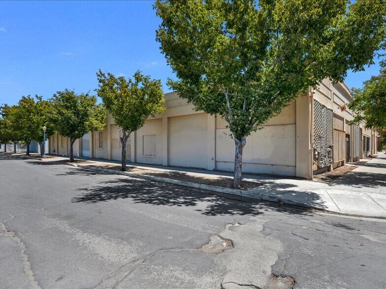 More Photos Of 1600-1650 H St, Fresno Warehouse For Lease