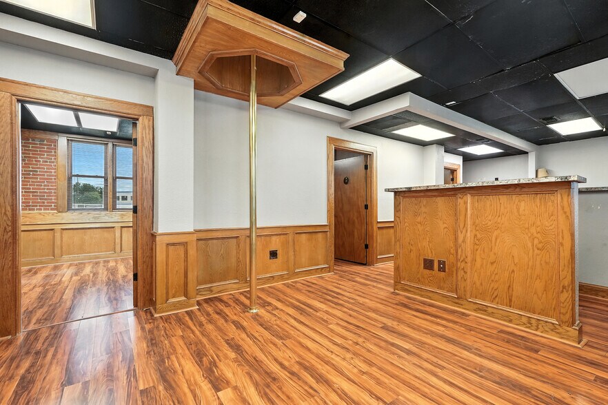 More Photos Of 441 Butternut St, Abilene Office For Sale
