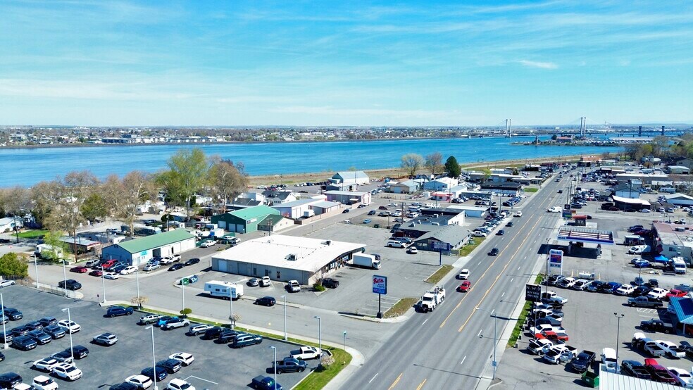 More Photos Of 950 W Columbia Dr, Kennewick Freestanding For Lease