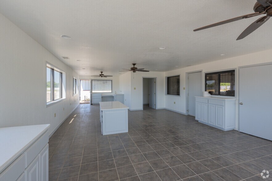 More Photos Of 705 Industrial Loop, Breckenridge Manufacturing For Lease