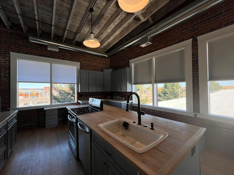 More Photos Of 700 Keogh Ct, Great Falls Light Distribution For Sale