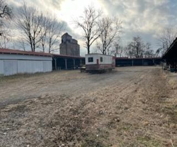 More Photos Of 1110 Dewey St, New Albany Flex For Sale