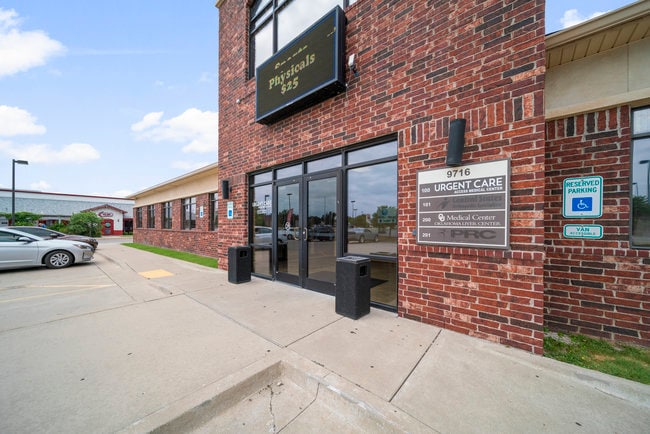 More Photos Of 9716 Riverside Pky, Tulsa Medical For Lease