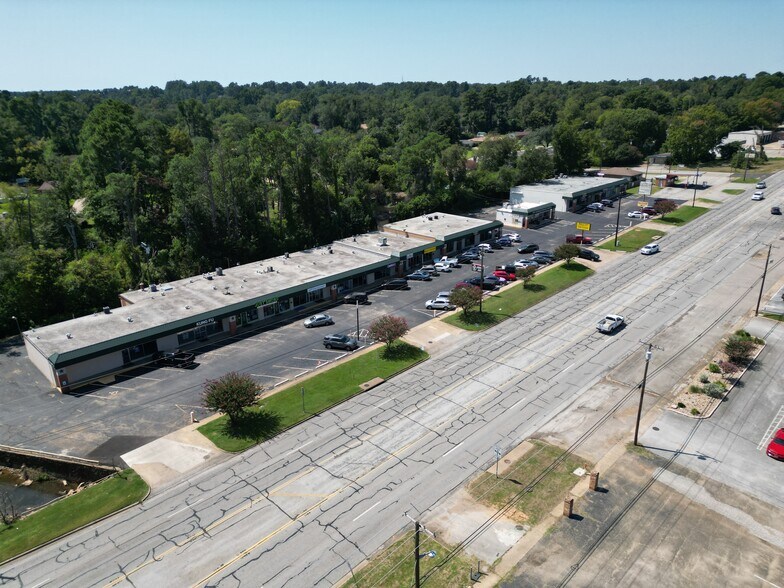 More Photos Of 2400-2500 Fifth St, Tyler Unknown For Lease