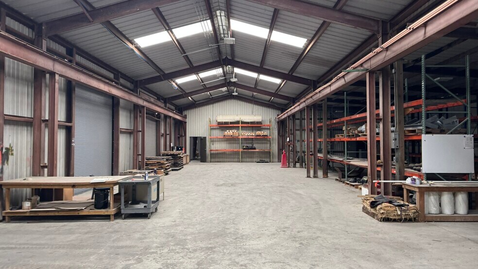 More Photos Of 10101 Bay Area Blvd, Pasadena Manufacturing For Lease