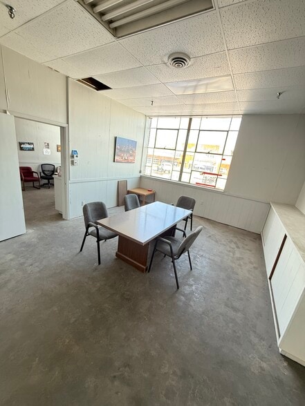More Photos Of 220 E 14th Ave, North Kansas City Distribution For Lease