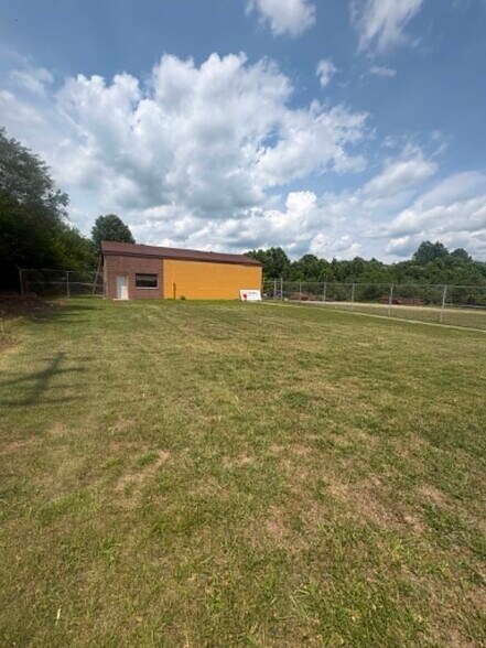More Photos Of 14447 IL-34, Benton Industrial For Sale