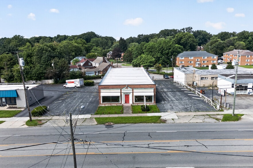 More Photos Of 4120 Market St, Youngstown Freestanding For Sale