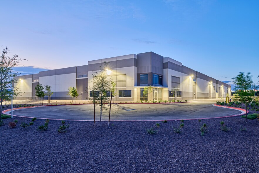 More Photos Of 8900 Escobar Dr, El Paso Distribution For Lease