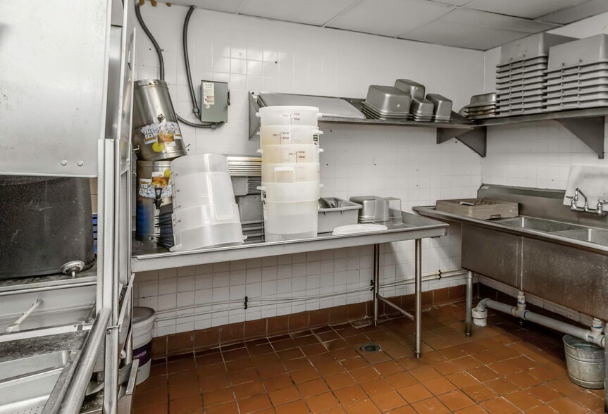 More Photos Of 2901 Tyrone Blvd, Saint Petersburg Restaurant For Sale
