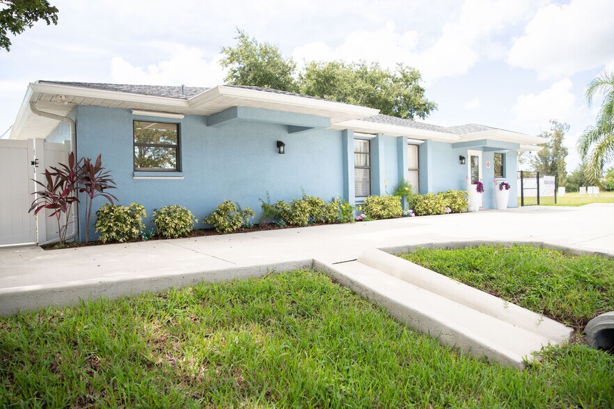 More Photos Of 2826 Santa Barbara Blvd, Cape Coral Freestanding For Sale