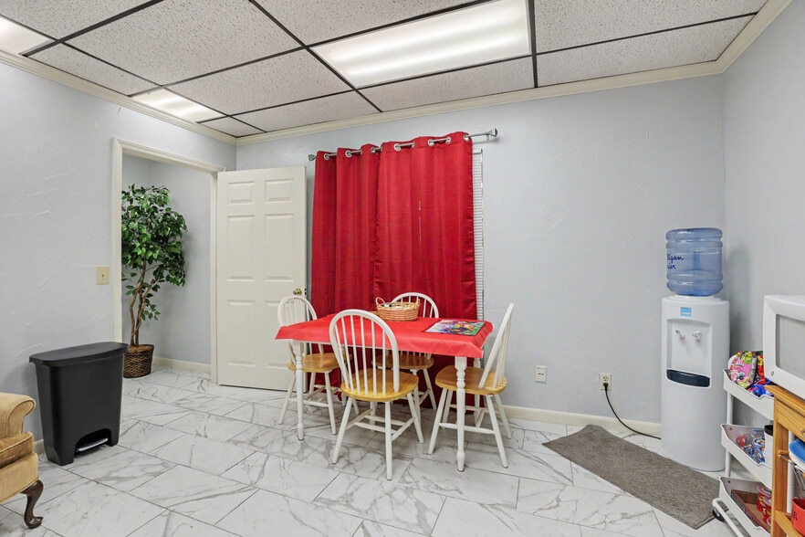 More Photos Of 3701 N Meridian Ave, Oklahoma City Office For Sale