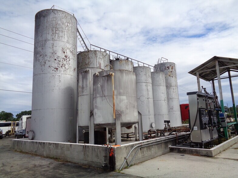 More Photos Of 1170 W Us-90, Lake City Light Distribution For Sale