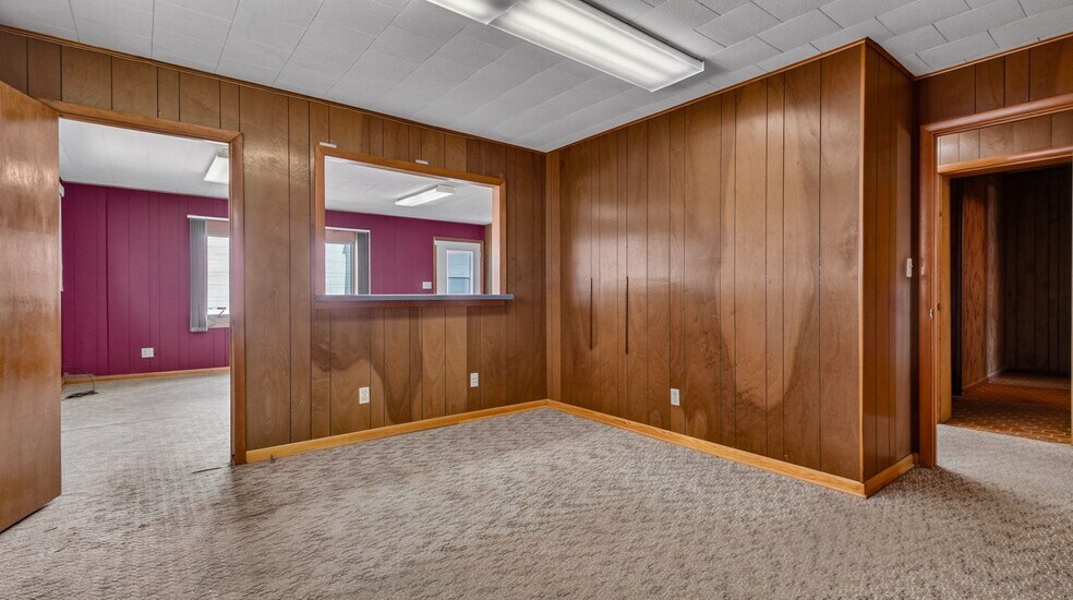 More Photos Of 113 S Main St, Greenwood Office For Sale
