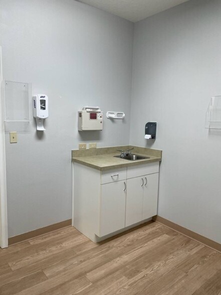 More Photos Of 733 S Goldenrod Rd, Orlando Medical For Lease
