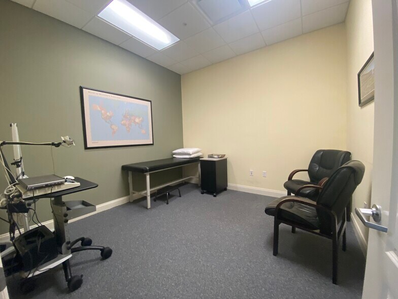 More Photos Of 5602 Marquesas Cir, Sarasota Office For Lease