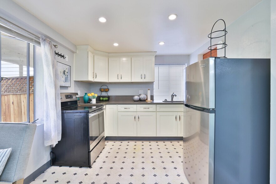 More Photos Of 14527-14529 Big Basin Way, Saratoga Storefront Retail Residential For Sale