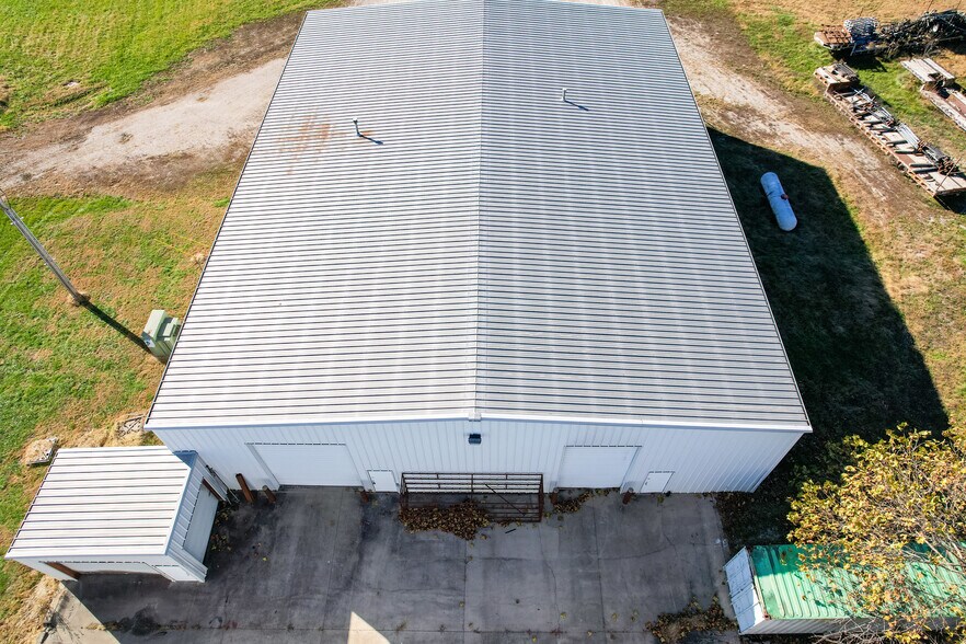 More Photos Of 27877 Glacier Point Rd, Lebanon Warehouse For Lease