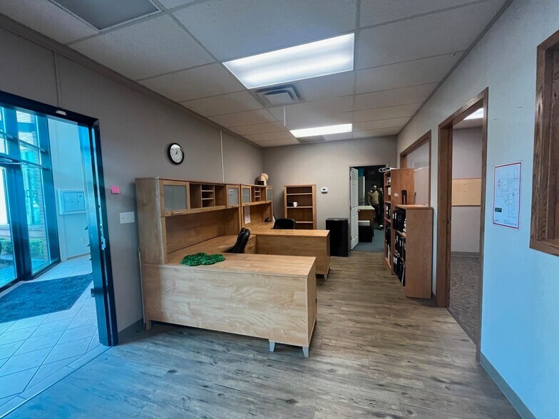 More Photos Of 9094 Young Rd, Chilliwack Office For Sale