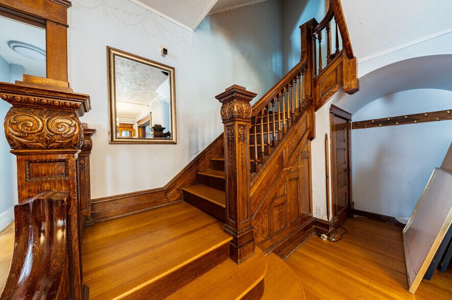 More Photos Of 1493 University Ave, Morgantown Sorority Fraternity House For Sale