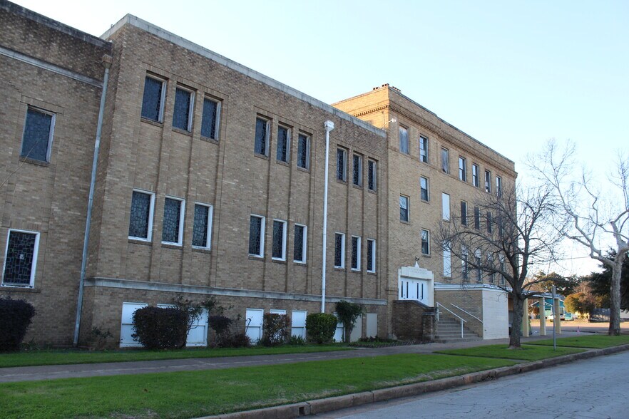 More Photos Of 1519 Circle Park Blvd, Fort Worth Religious Facility For Sale