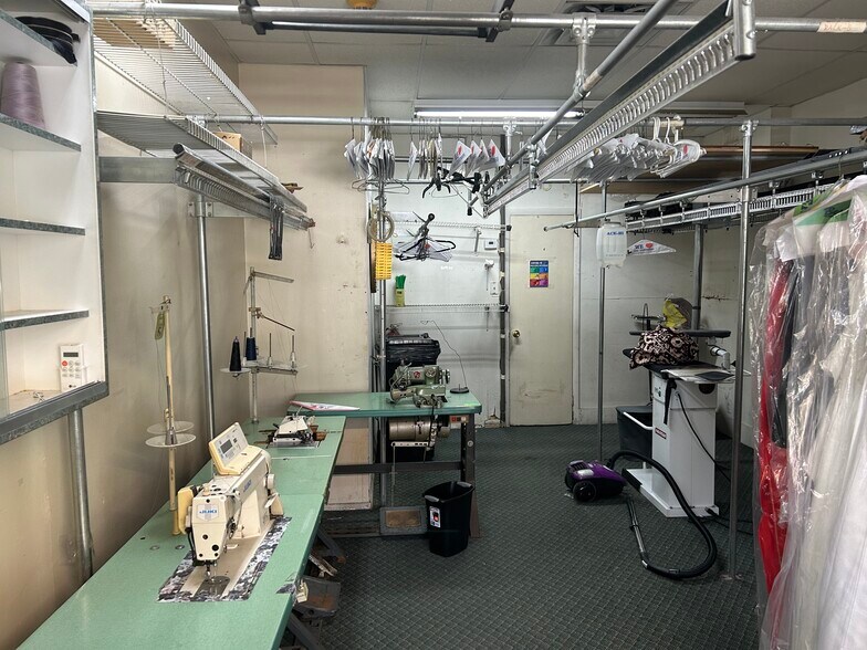More Photos Of 4538 Bell Blvd, Bayside General Retail For Lease