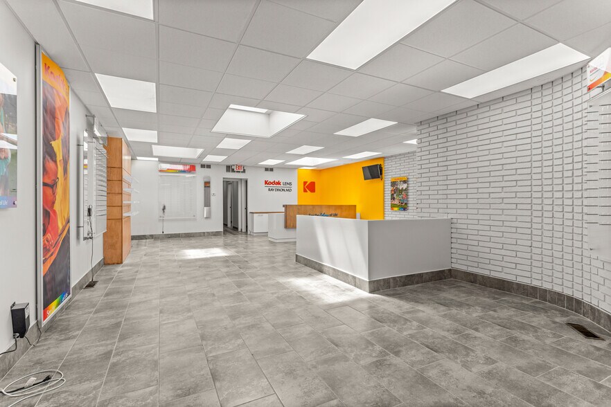 More Photos Of 18120 Mack Ave, Grosse Pointe Storefront Retail Office For Sale