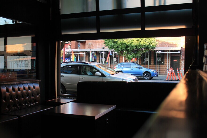 More Photos Of 35 NW 3rd Ave, Portland Bar For Sale