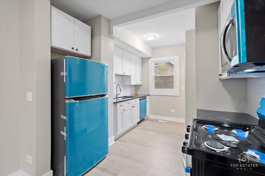 More Photos Of 1542 Victoria Ave, North Chicago Apartments For Sale