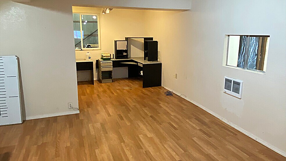 More Photos Of 203 E Chestnut St, Centralia Distribution For Lease