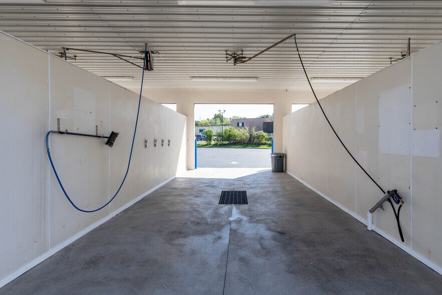 More Photos Of 912 Old Liverpool Rd, Liverpool Carwash For Sale