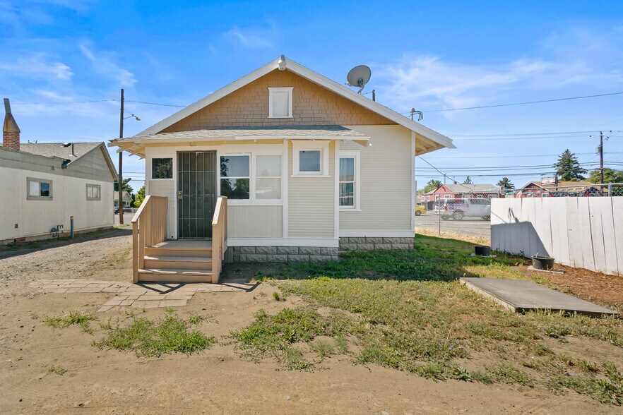 More Photos Of 1021 Fruitvale Blvd, Yakima Office For Sale