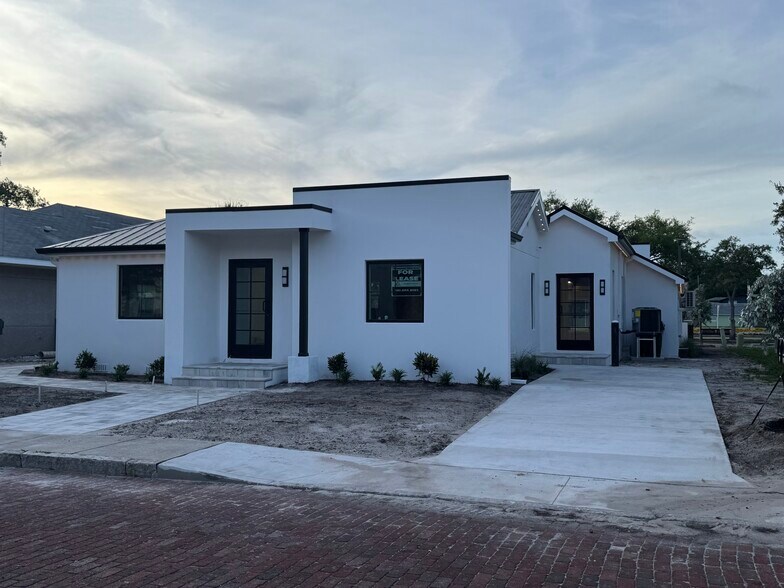 More Photos Of 514 1st Ave SW, Largo General Retail For Lease