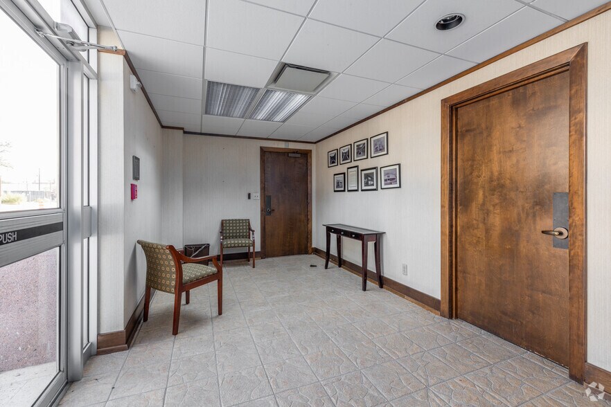 More Photos Of 800 Broadway St, San Antonio Office For Lease