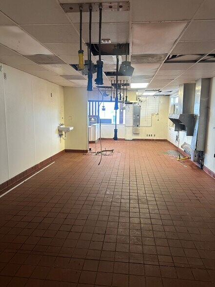 More Photos Of 1017 W Main St, Peoria Freestanding For Sale