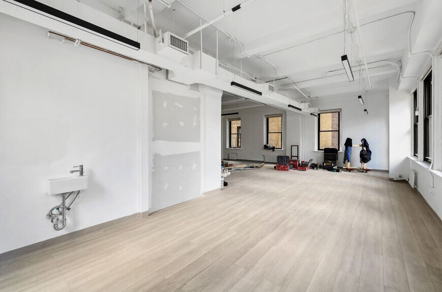 More Photos Of 56 W 45th St, New York Office For Lease