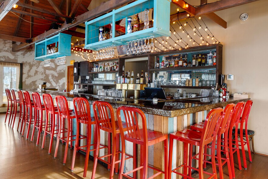 More Photos Of 116 Aquidneck Ave, Middletown Restaurant For Sale