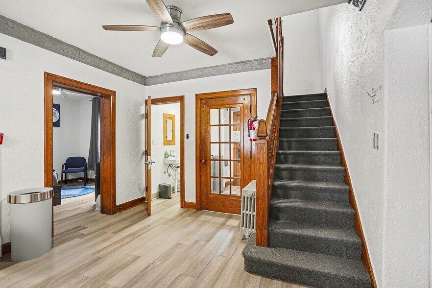 More Photos Of 302 N Tuscola Road, Bay, Bay City Hotel For Sale