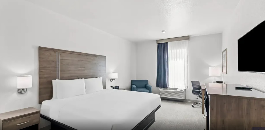 More Photos Of 106 Hasler Blvd, Bastrop Hotel For Sale