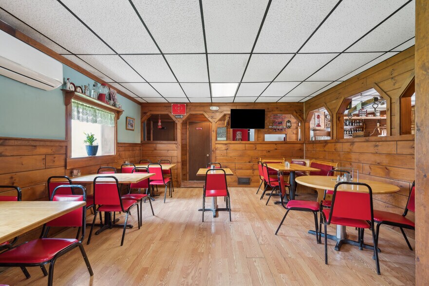 More Photos Of 456 US-5, Fairlee Restaurant For Sale