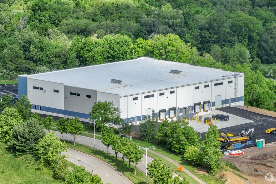 More Photos Of 233 Northpointe blvd, Freeport Light Manufacturing For Sale