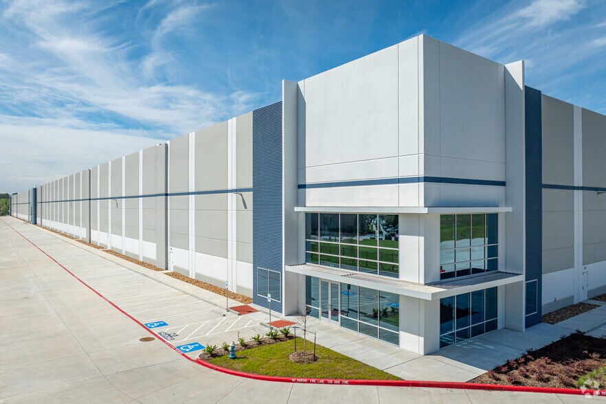 More Photos Of 12045 Wallisville Rd, Houston Distribution For Lease