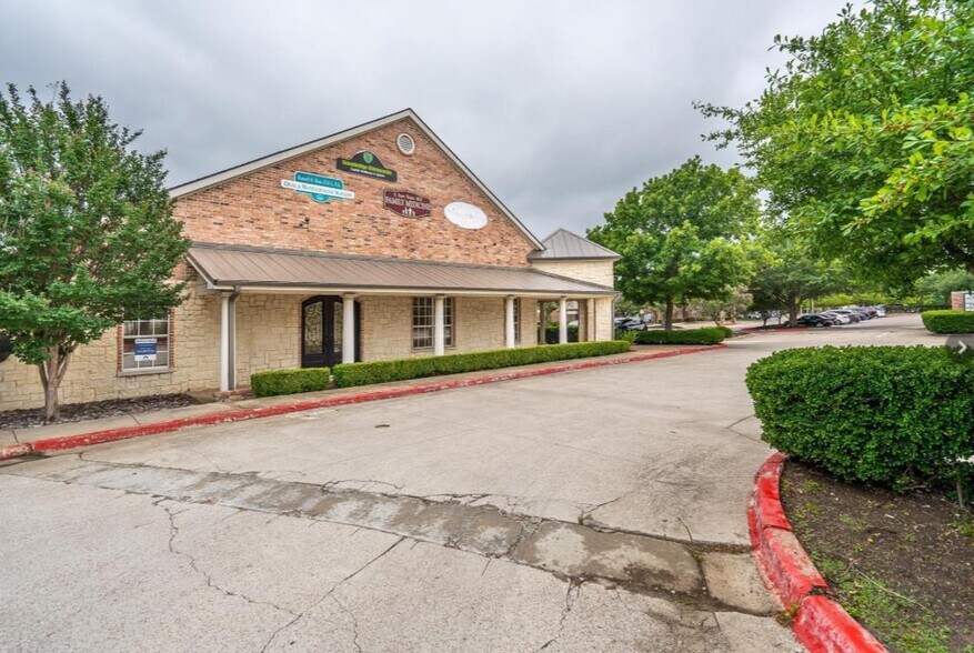 More Photos Of 5601-5605 Virginia Pky, McKinney Medical For Sale