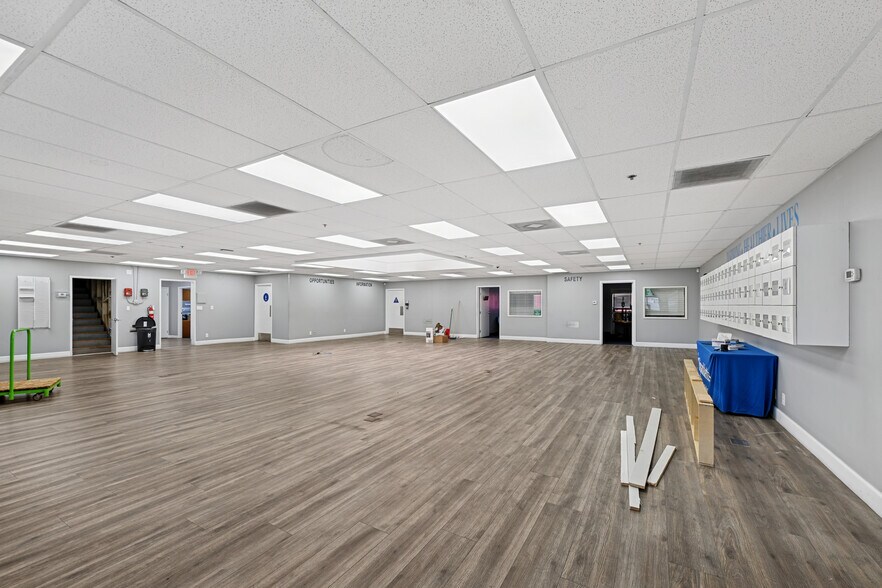 More Photos Of 4500 Lincoln Ave, Los Angeles Distribution For Lease