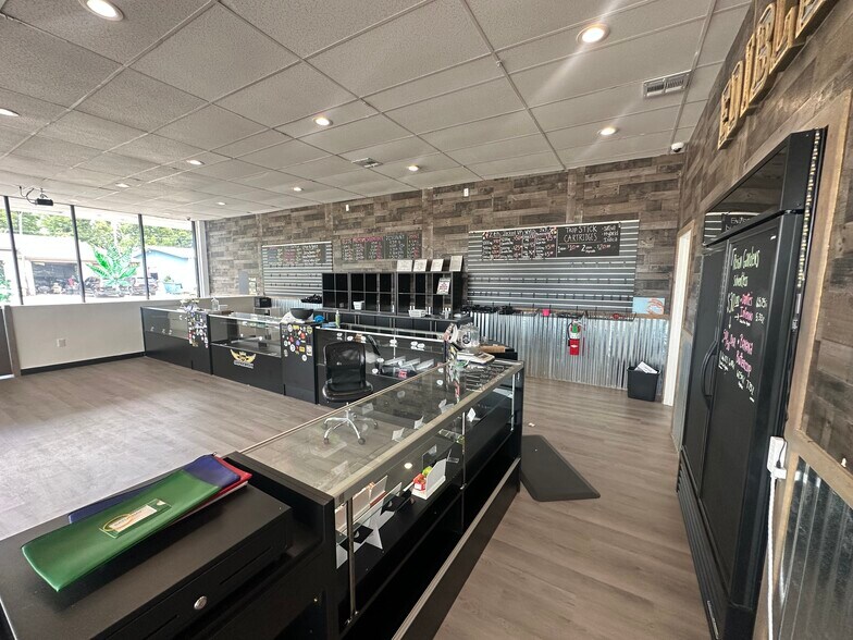 More Photos Of 6530-6534 NW 36th St, Bethany Storefront Retail Office For Lease